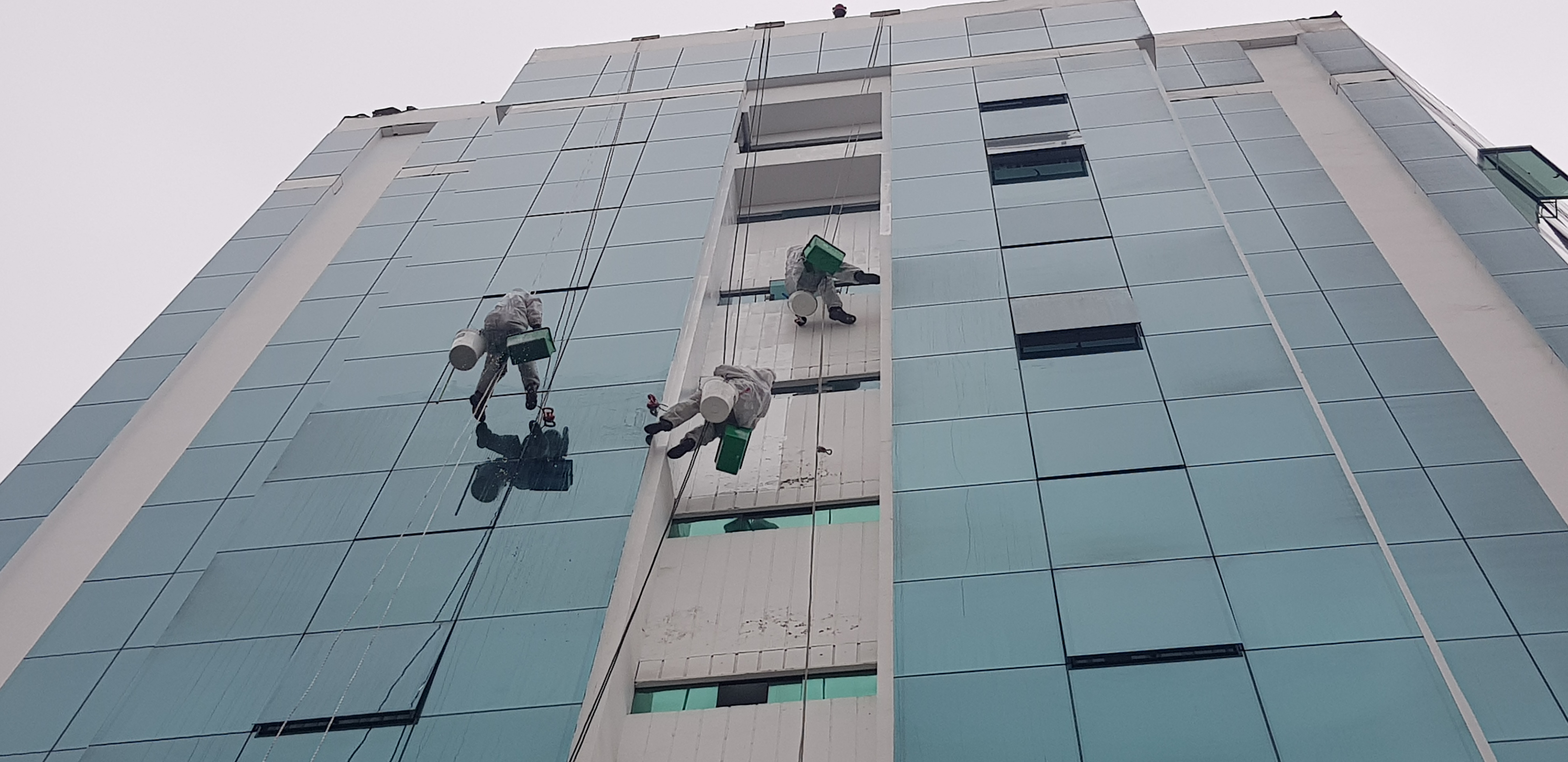 Trabajos Verticales en Lima para Edificios e Industrias